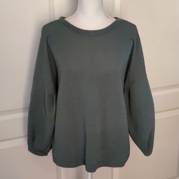 Jennie & Marlis Women's large balloon sleeve textured blouse - Picture 1 of 10